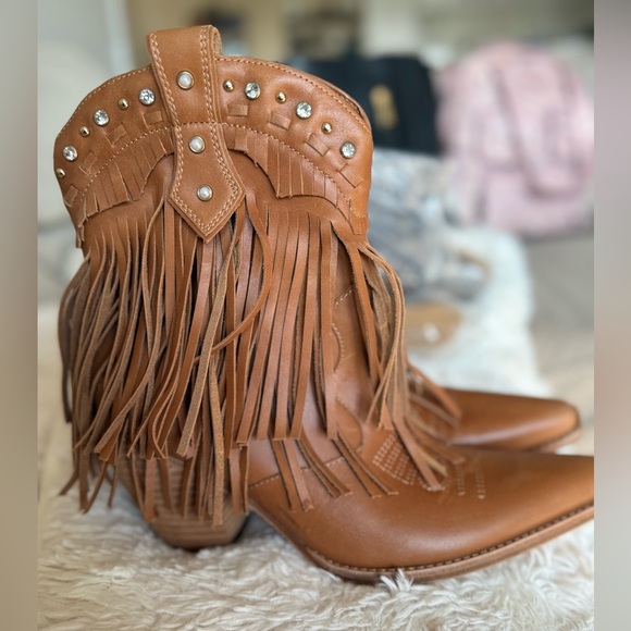 ZIGI Finlandia Fringe Tan Leather Boots NWOT- size 9 - Picture 6 of 16